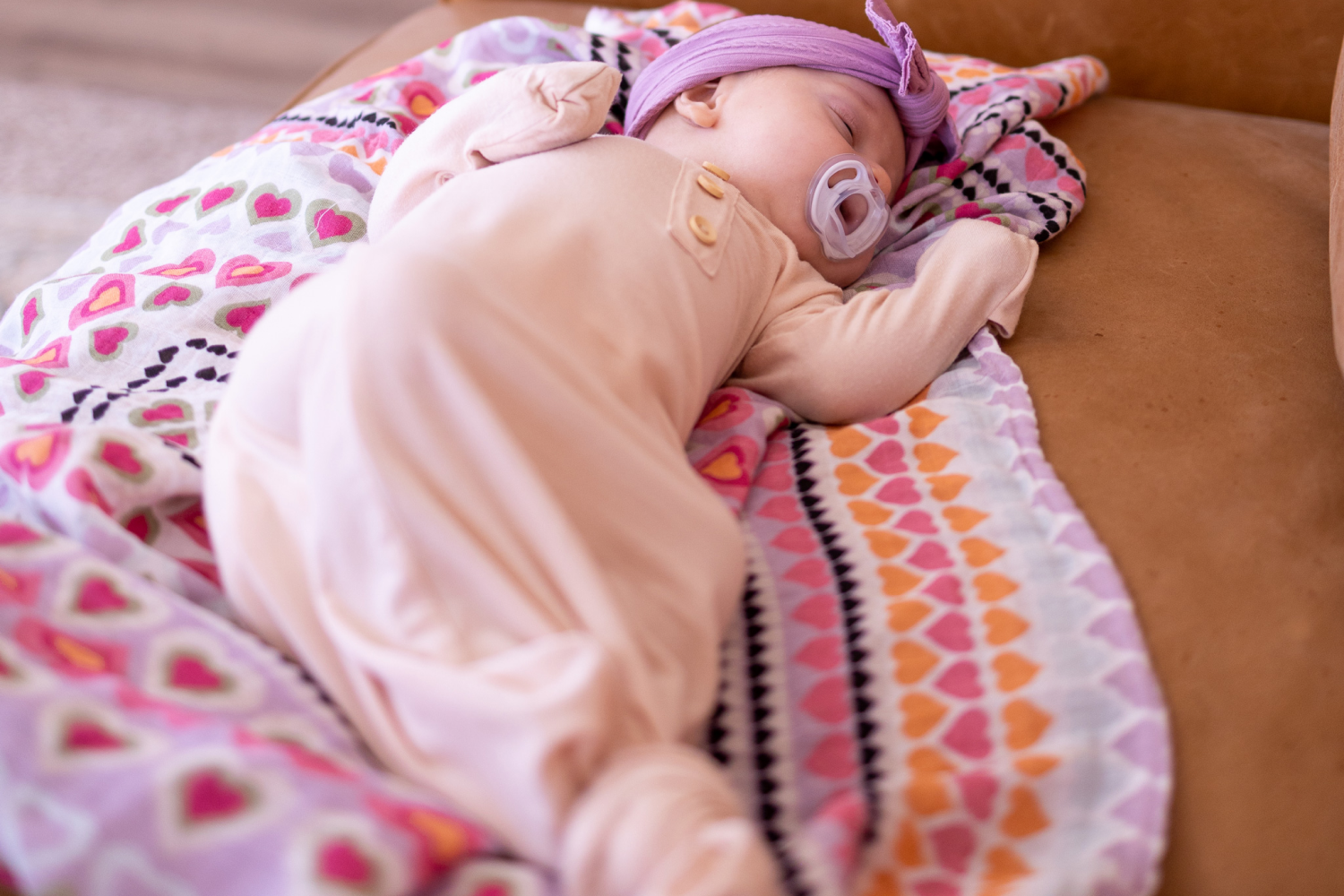 7 Ways to Soothe a Crying Baby during the First Week Postpartum ...