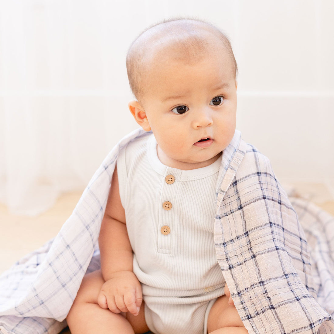 The Perfect Baby Shower Gifts for 2023: Swaddles - Every New Mom's Favorite Eco-Friendly and Sustainable Essential - Peachier Goods